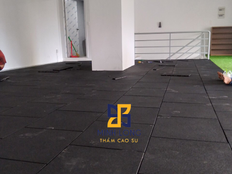 Thi công sàn cao su, sàn cỏ nhân tạo – Phú Mỹ Hưng